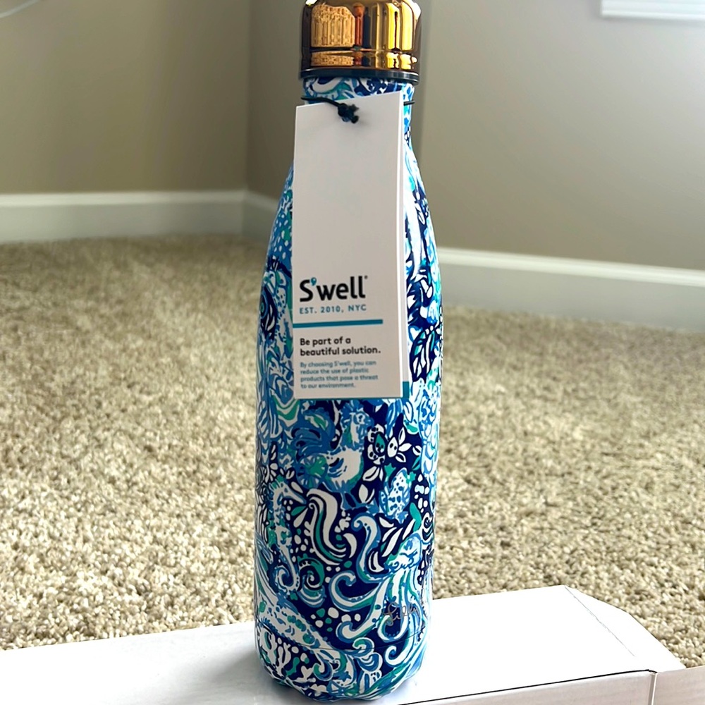 NIB Lilly Pulitzer Swell water bottle